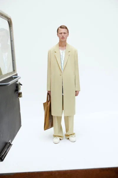 Look 1